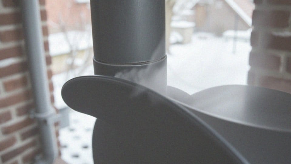 Jak utrzymanie wysokiej temperatury spalin wpływa na efektywność spalania?