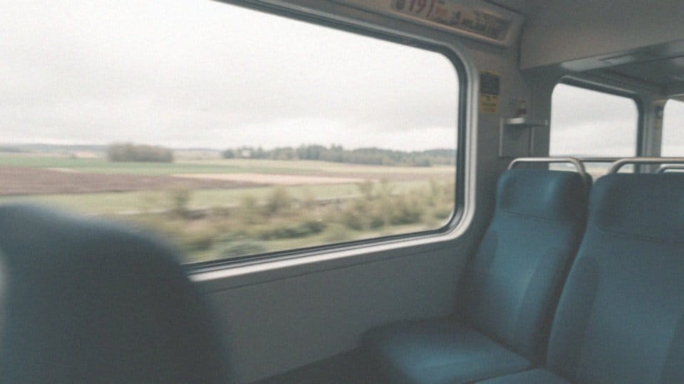 Czy istnieją różnice w wymaganiach dla osób podróżujących różnymi środkami transportu?