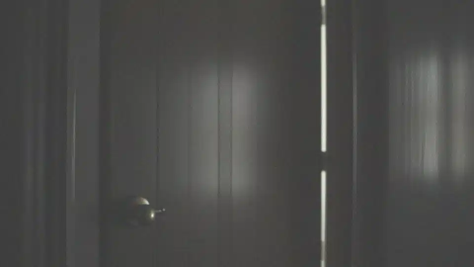 Czy policja może wejść do domu bez nakazu? Wyjaśnienie sytuacji